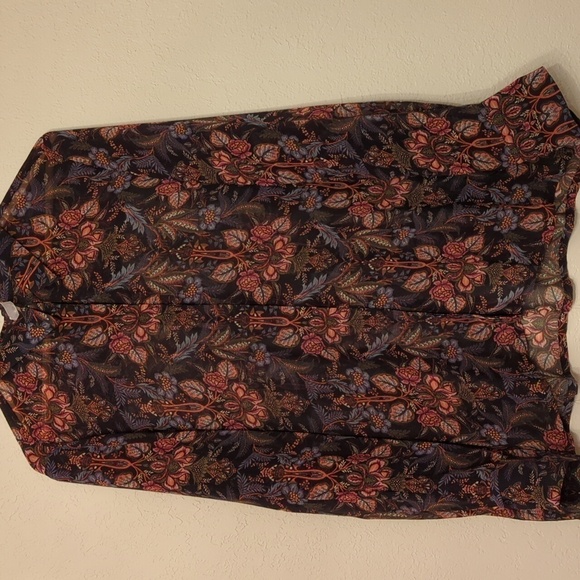 ecru Tops - Ecru silk button down elegant blouse floral print